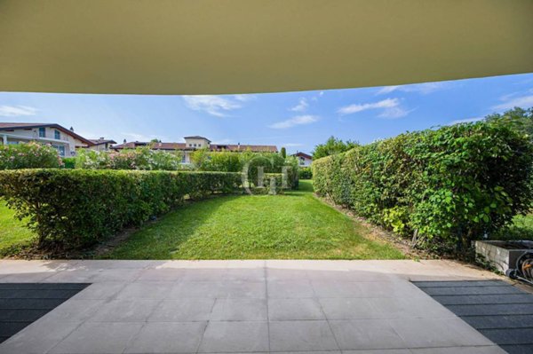 casa indipendente in vendita a Sirmione in zona Colombare