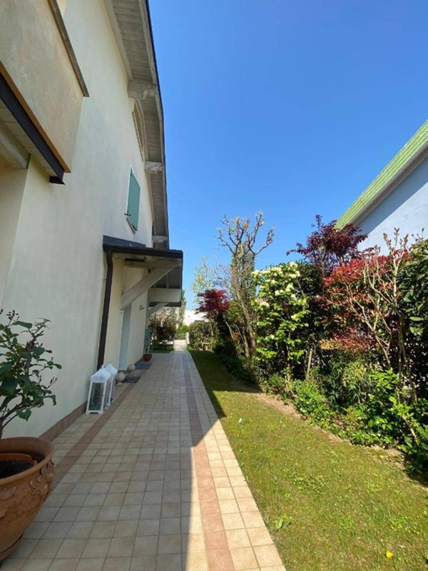 casa indipendente in vendita a Sirmione