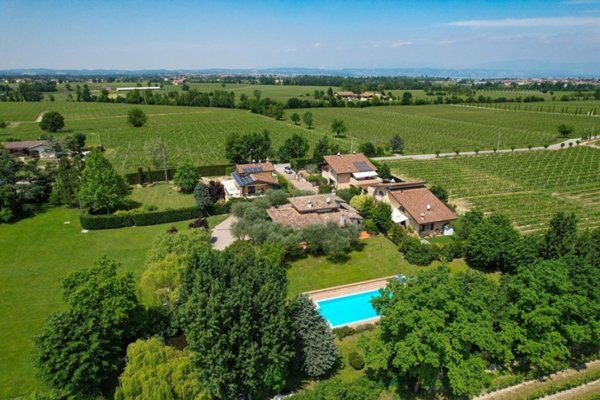 casa indipendente in vendita a Sirmione