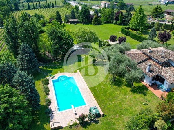 casa indipendente in vendita a Sirmione in zona Lugana