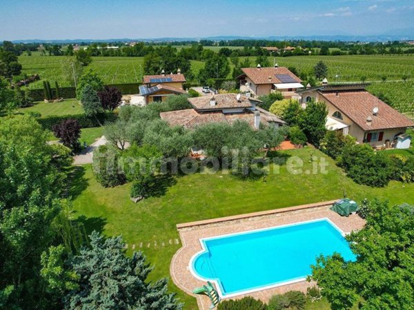 casa indipendente in vendita a Sirmione in zona Lugana