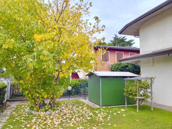 casa indipendente in vendita a Sirmione