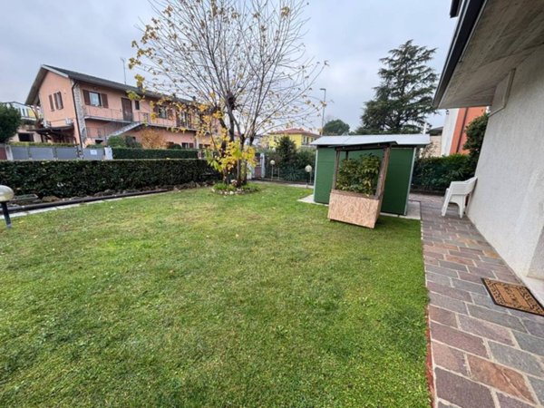 casa indipendente in vendita a Sirmione
