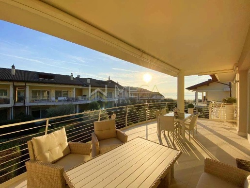 appartamento in vendita a Sirmione in zona Colombare