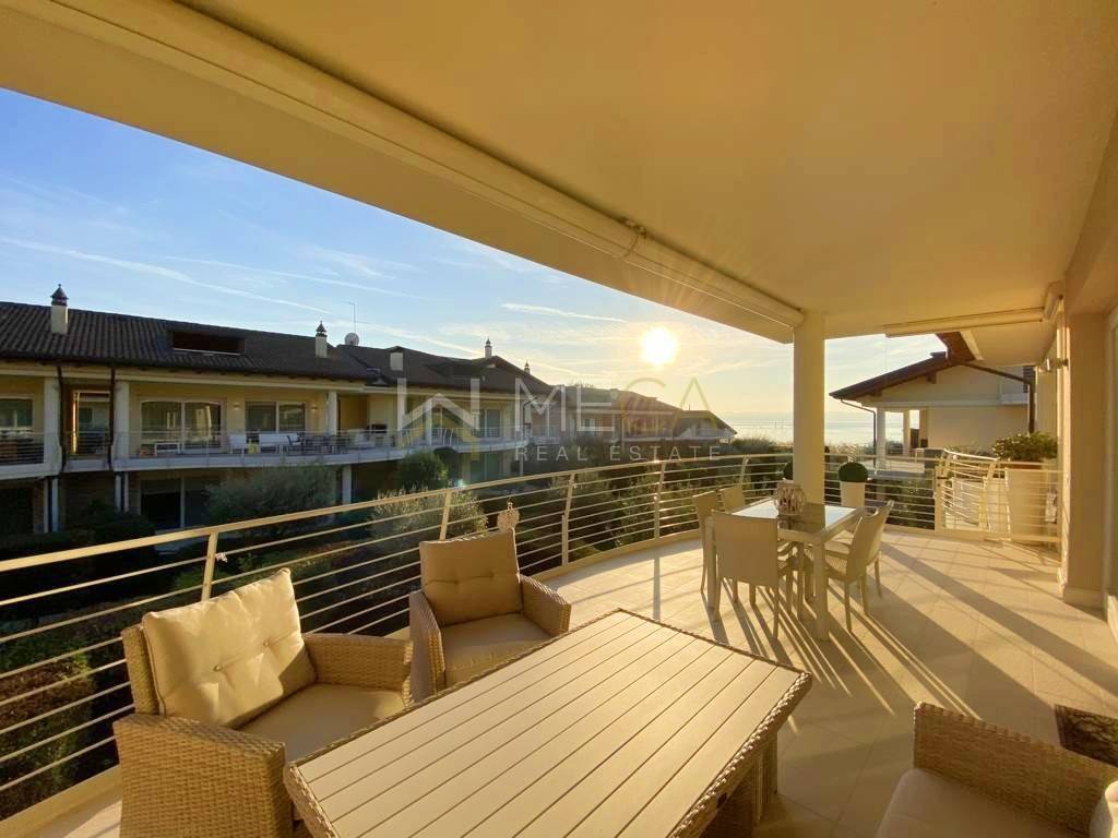 appartamento in vendita a Sirmione in zona Colombare