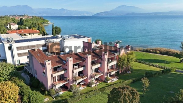 appartamento in vendita a Sirmione in zona Colombare