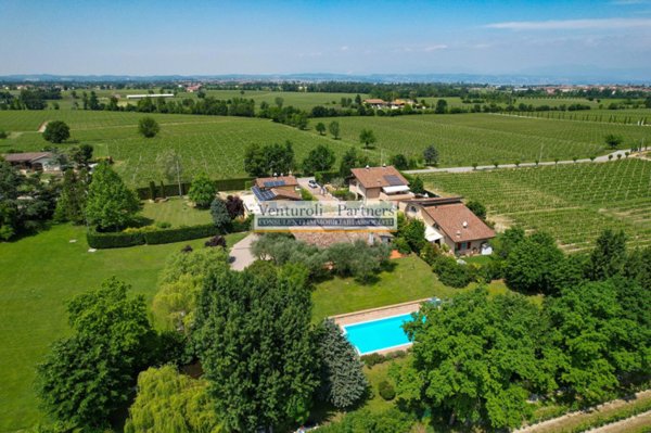 casa indipendente in vendita a Sirmione in zona Lugana