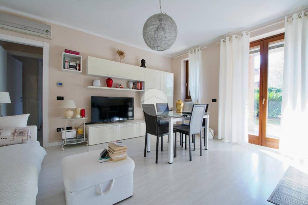 appartamento in vendita a Sirmione in zona Lugana