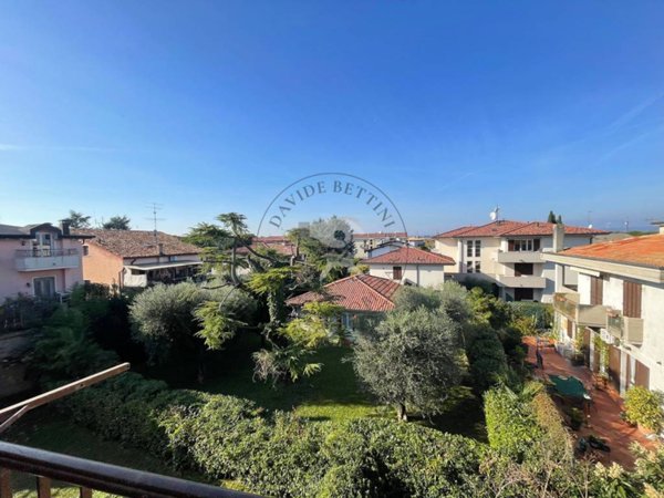 appartamento in vendita a Sirmione in zona Colombare