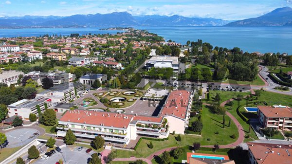 negozio in vendita a Sirmione in zona Colombare