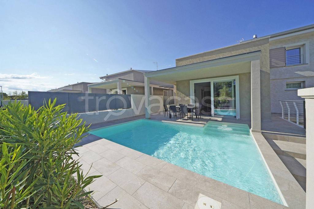 casa indipendente in vendita a Sirmione