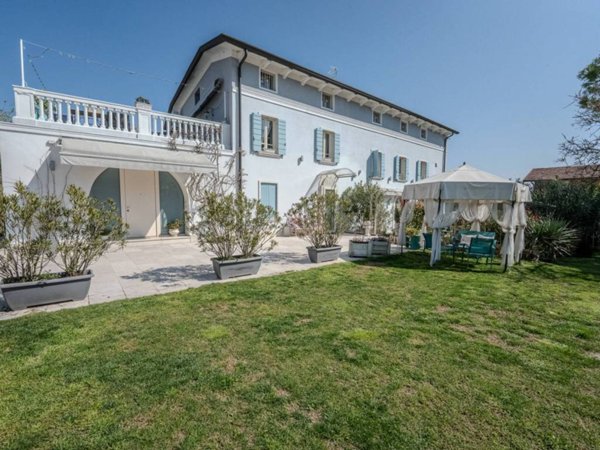 casa indipendente in vendita a Sirmione