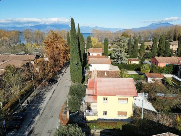 casa indipendente in vendita a Sirmione