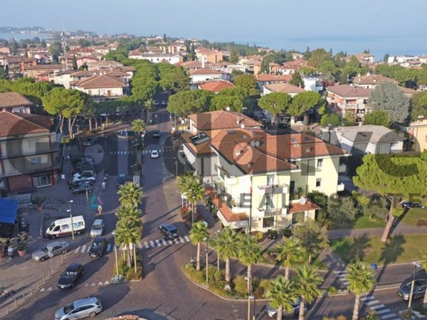 appartamento in vendita a Sirmione in zona Colombare