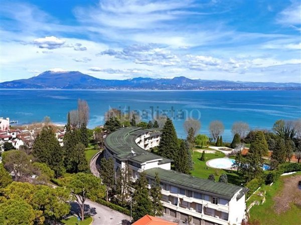 appartamento in vendita a Sirmione in zona Colombare
