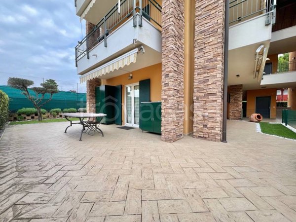 appartamento in vendita a Sirmione in zona Colombare