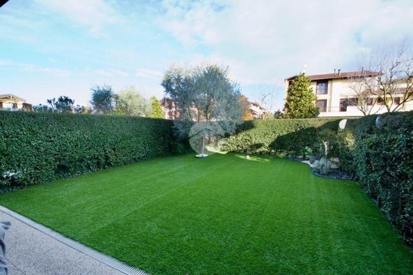 appartamento in vendita a Sirmione in zona Lugana