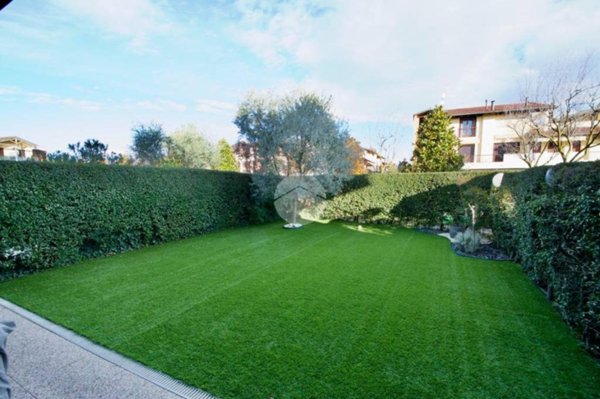 appartamento in vendita a Sirmione in zona Lugana