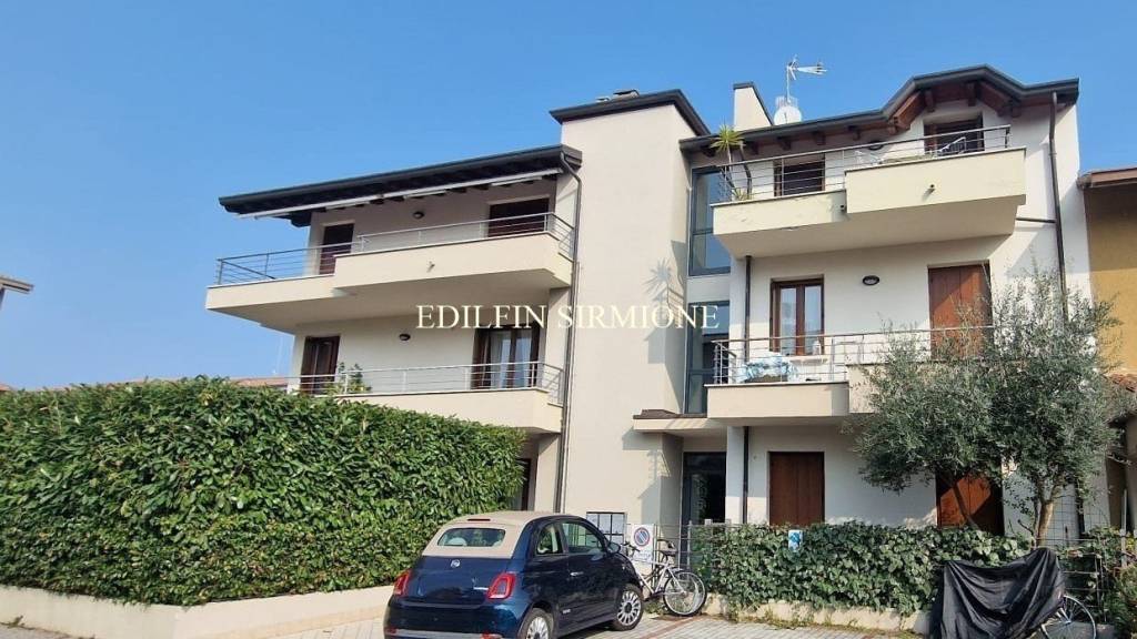 appartamento in vendita a Sirmione in zona Colombare