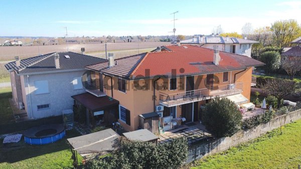 appartamento in vendita a Sirmione in zona Rovizza