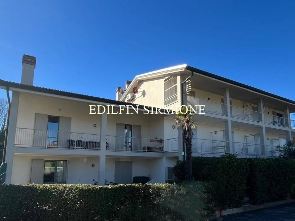 appartamento in vendita a Sirmione in zona Chiodi