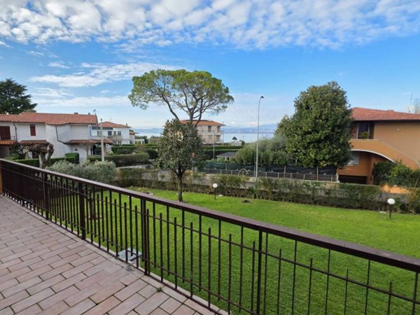 appartamento in vendita a Sirmione in zona Colombare