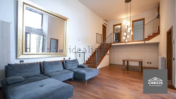 casa indipendente in vendita a Sirmione in zona Colombare