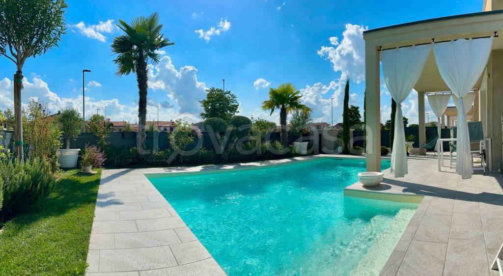 casa indipendente in vendita a Sirmione in zona Lugana