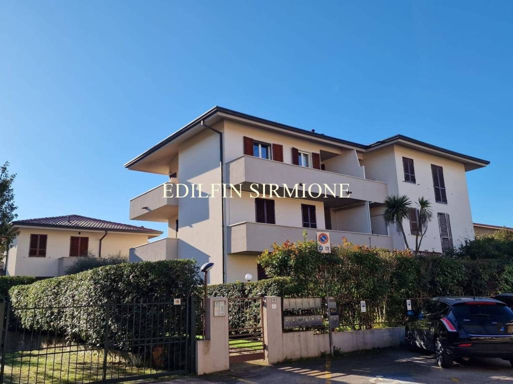 appartamento in vendita a Sirmione in zona Colombare