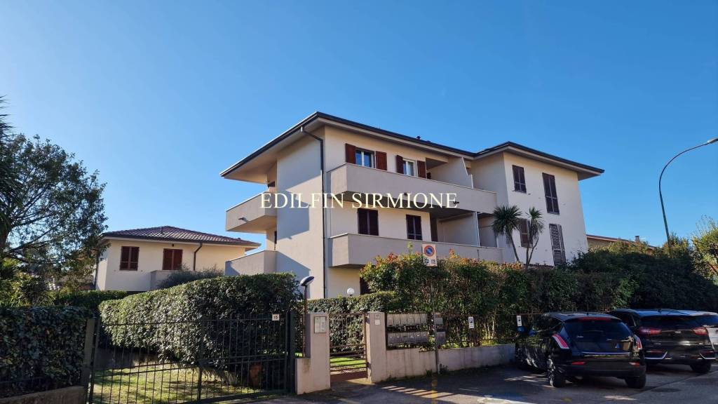 appartamento in vendita a Sirmione in zona Colombare