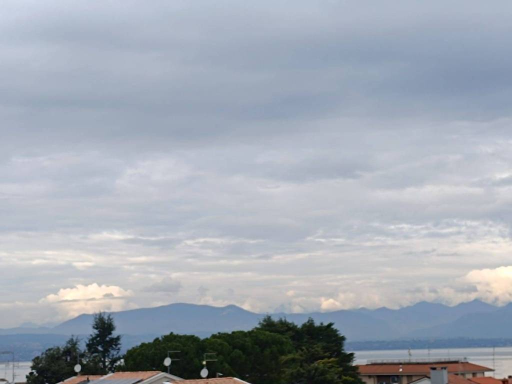 appartamento in vendita a Sirmione in zona Colombare