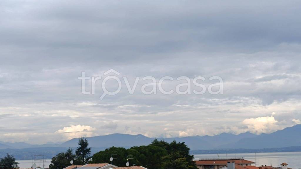 appartamento in vendita a Sirmione in zona Colombare