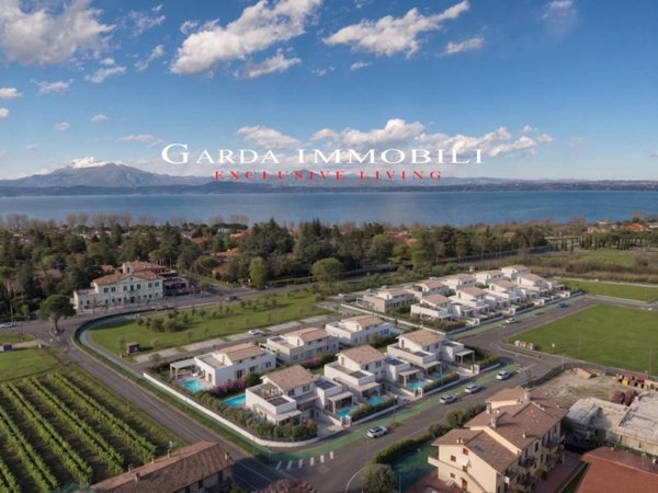 casa indipendente in vendita a Sirmione