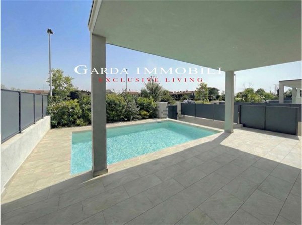 casa indipendente in vendita a Sirmione