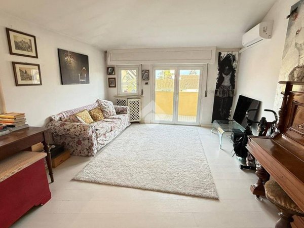 appartamento in vendita a Sirmione in zona Colombare