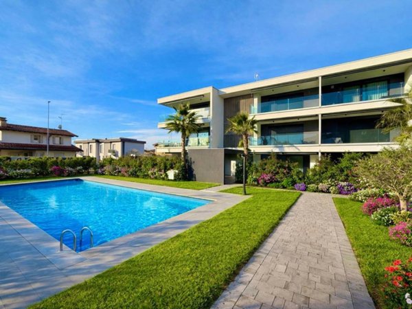 appartamento in vendita a Sirmione in zona Colombare