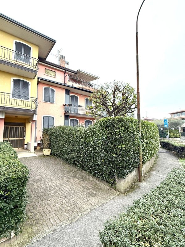 appartamento in vendita a Sirmione in zona Colombare
