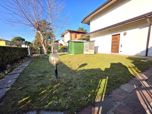 casa indipendente in vendita a Sirmione