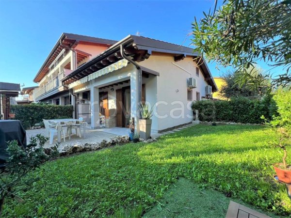 appartamento in vendita a Sirmione in zona Lugana