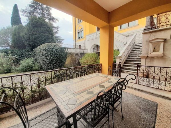 casa indipendente in vendita a Sirmione