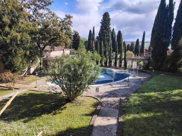 casa indipendente in vendita a Sirmione