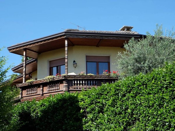 casa indipendente in vendita a Sirmione in zona Colombare