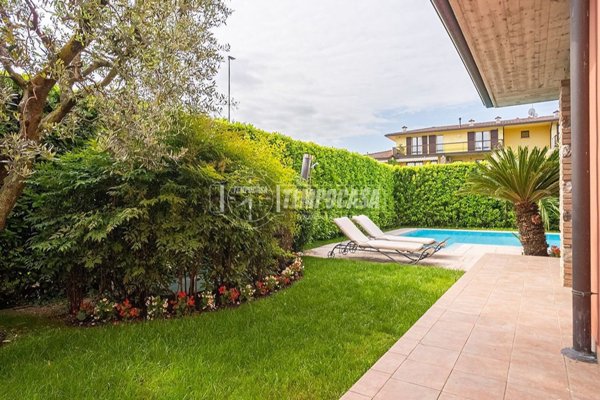 casa indipendente in vendita a Sirmione