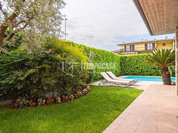 casa indipendente in vendita a Sirmione