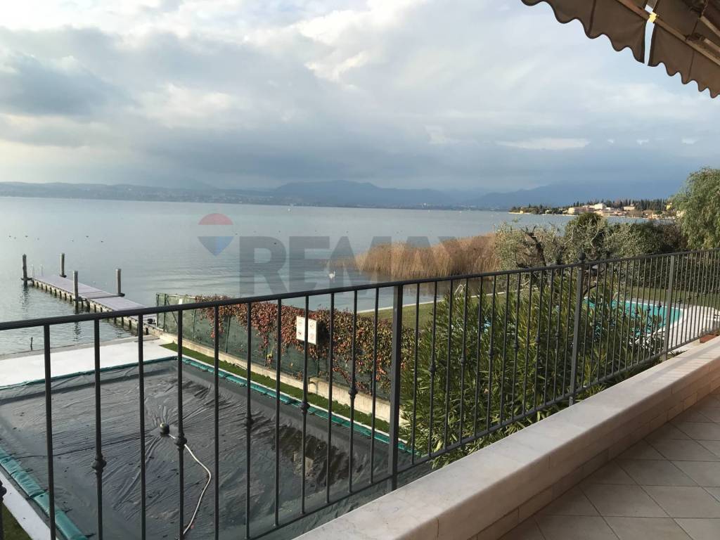 appartamento in vendita a Sirmione in zona Colombare
