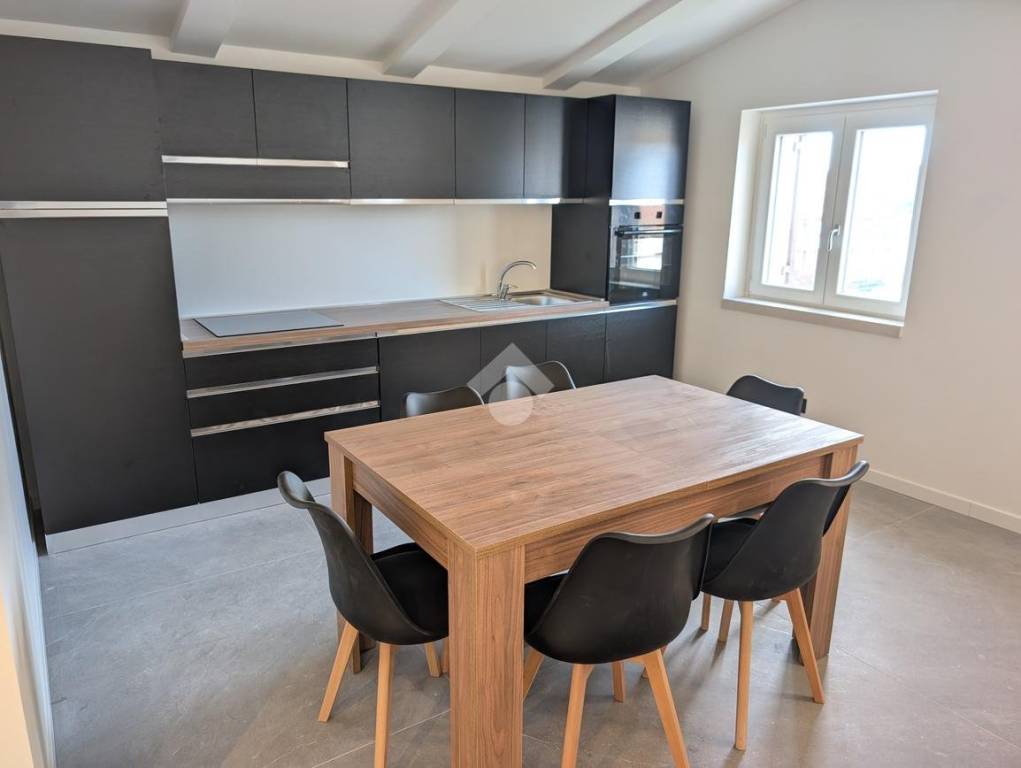 appartamento in vendita a Sirmione in zona Colombare