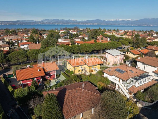 appartamento in vendita a Sirmione in zona Colombare