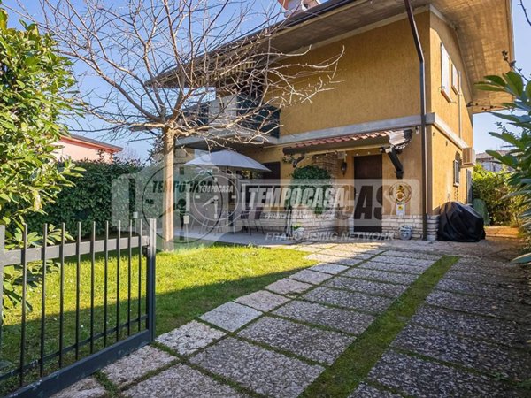 appartamento in vendita a Sirmione in zona Colombare