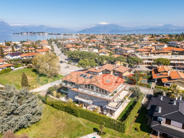 appartamento in vendita a Sirmione in zona Colombare