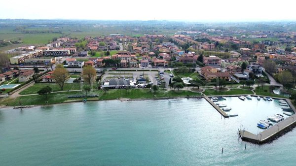 appartamento in vendita a Sirmione in zona Lugana